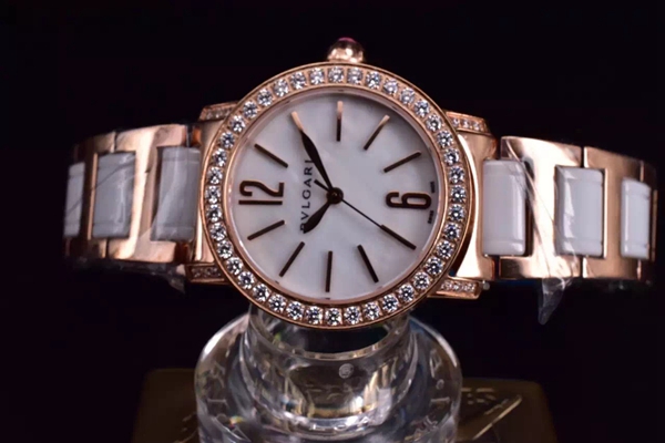 ブルガリ時計正面デザイン